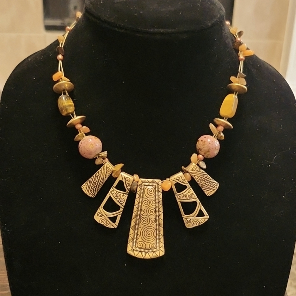 Like new Chicos necklace